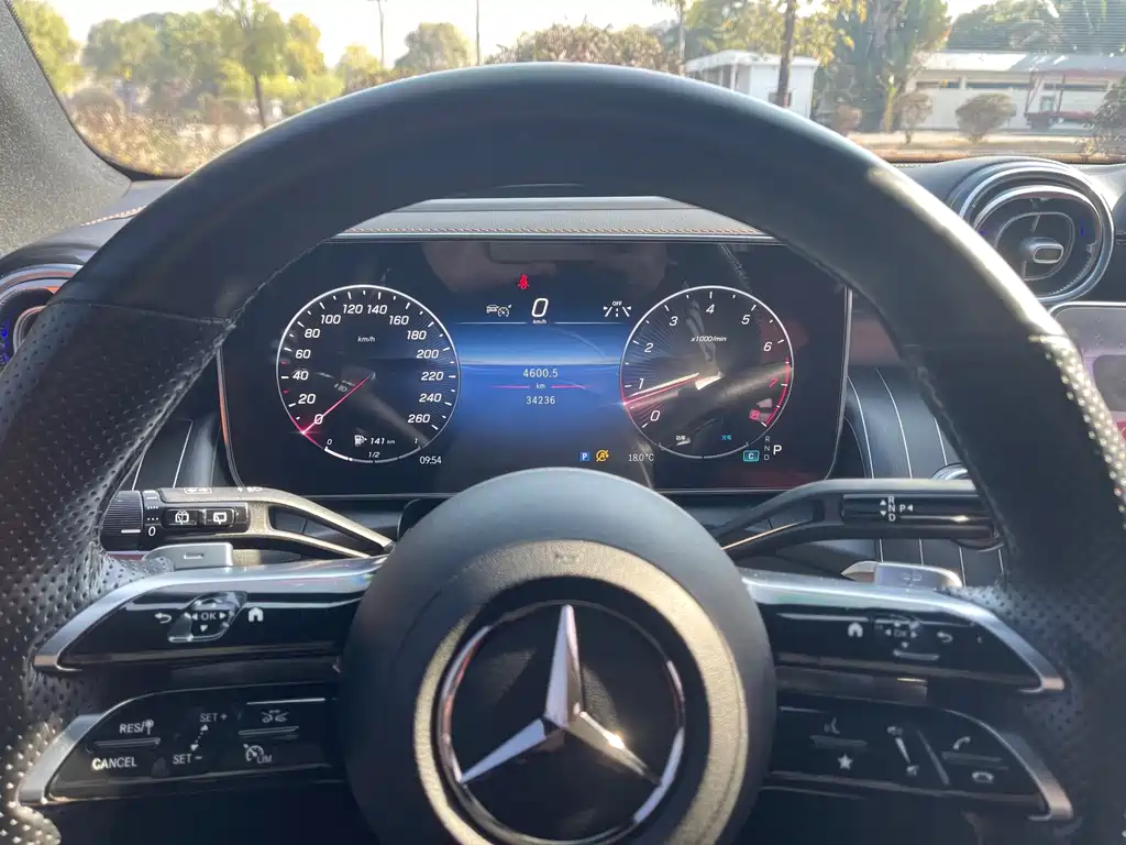 Mercedes-Benz GLC 300 L 4MATIC Luxury 5-Seater 2023 Facelift