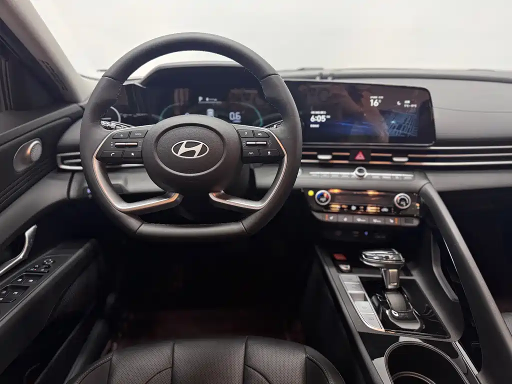 Elantra 2023 1.5L CVT LUX