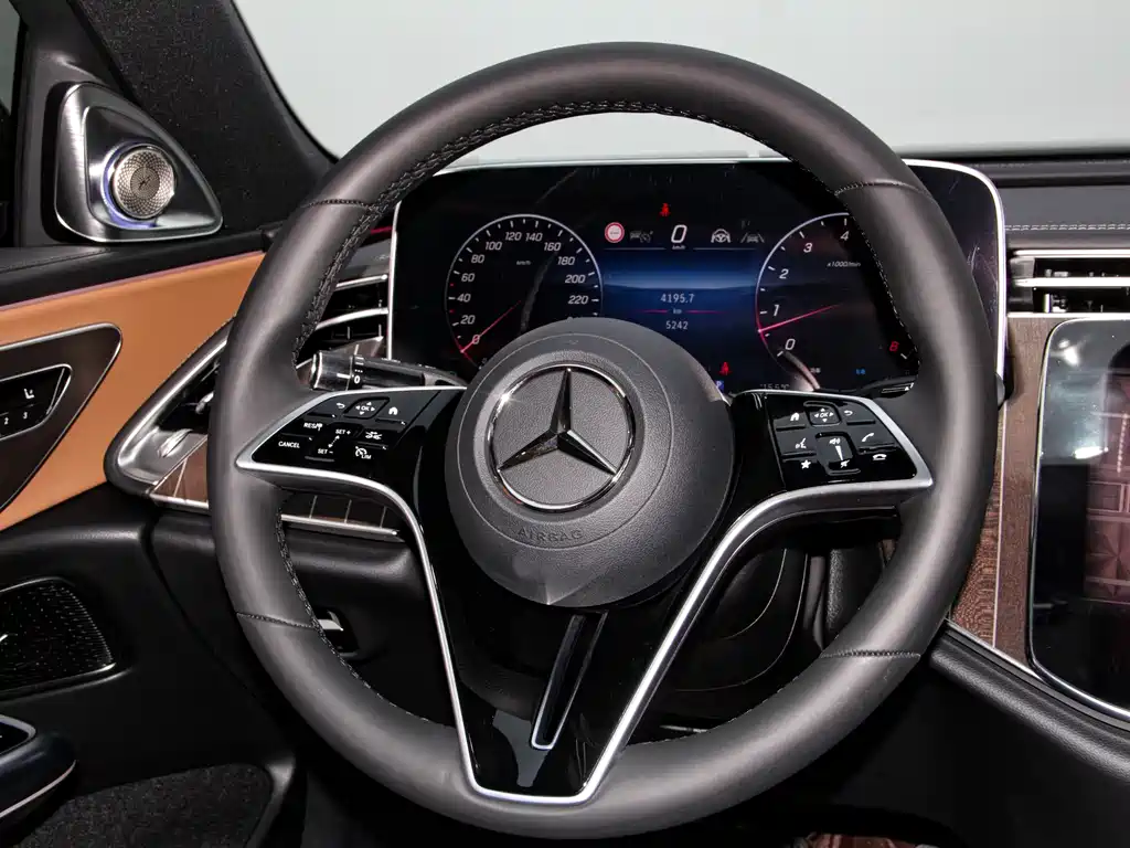 Mercedes-Benz E-Class 2025 E 300 L Fashion