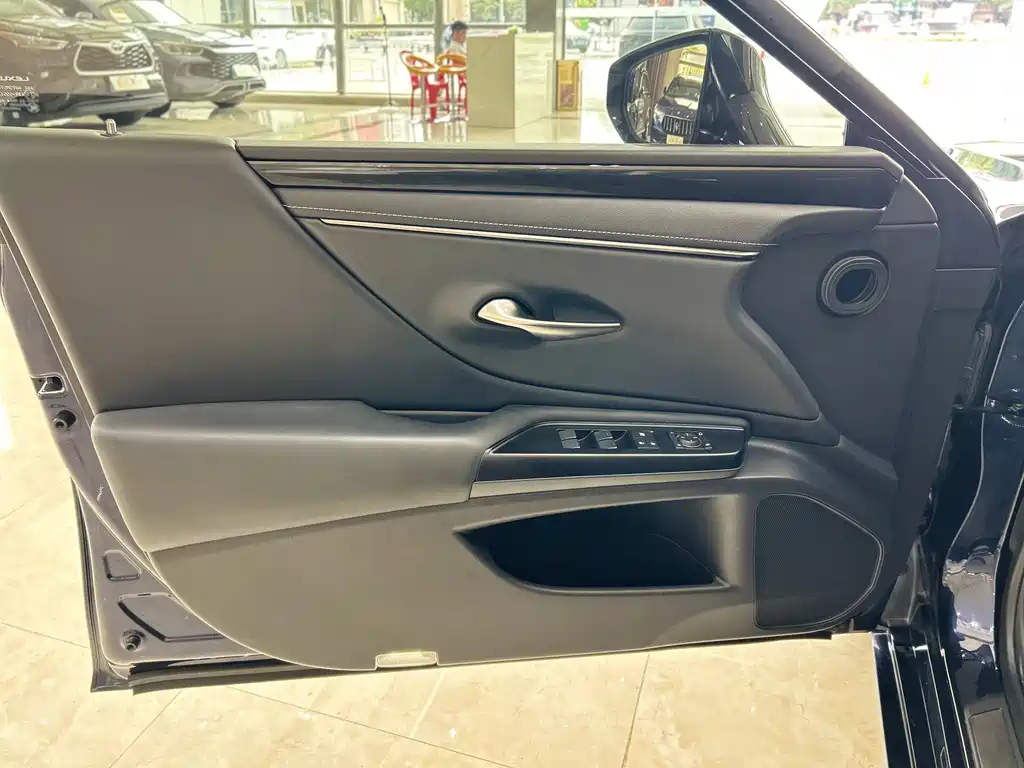 Lexus ES 2020 200 Excellence Edition