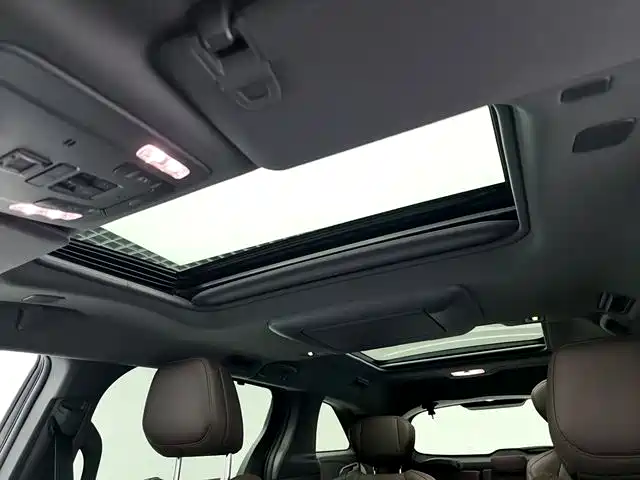 Toyota Granvia 2023 2.5L Hybrid Flagship VIP Edition