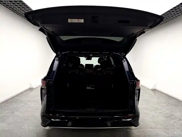 Toyota Granvia 2023 2.5L Hybrid Flagship VIP Edition