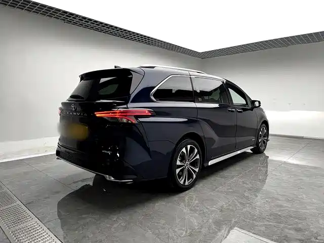 Toyota Granvia 2023 2.5L Hybrid Flagship VIP Edition