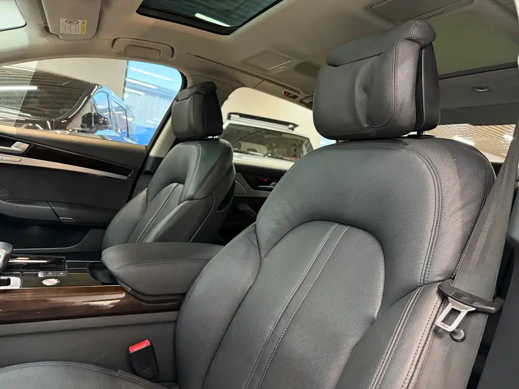 Audi A8L 45 TFSI quattro Comfort Edition