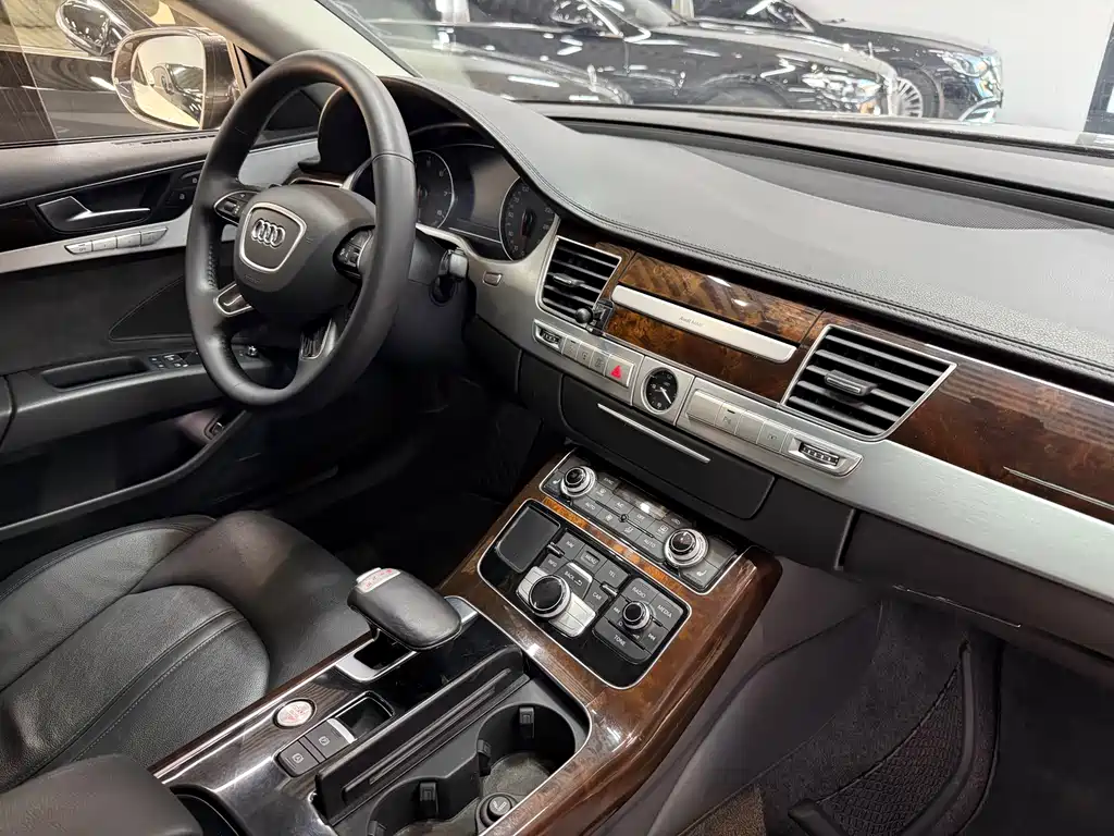 Audi A8L 45 TFSI quattro Comfort Edition