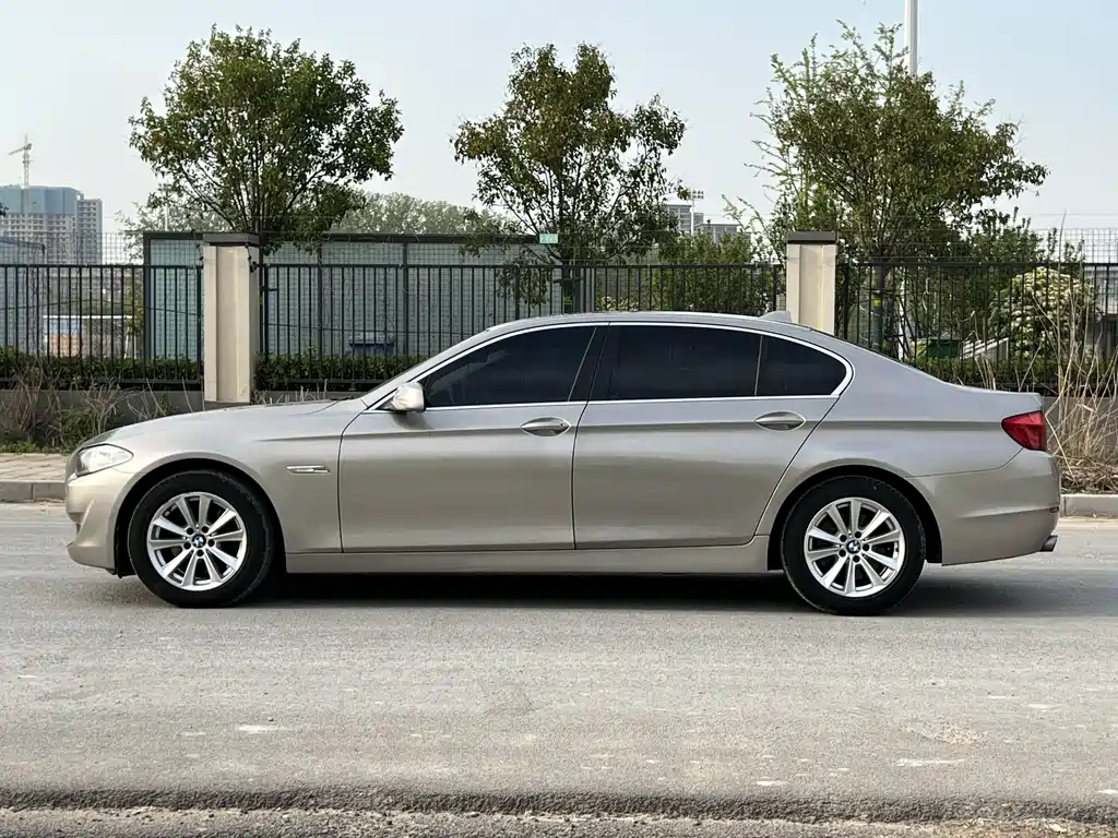 BMW 5 Series 2012 523Li Luxury - фото 5