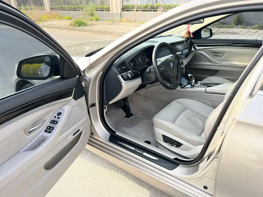 BMW 5 Series 2012 523Li Luxury - фото 9