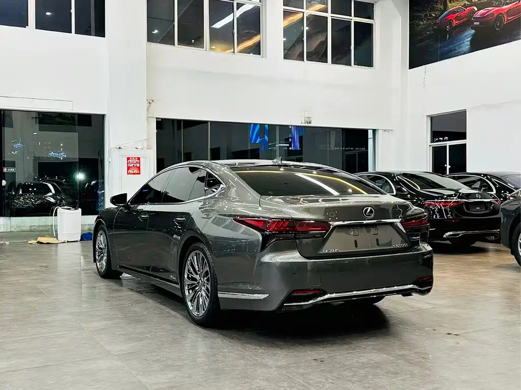 Lexus LS 500h Luxury Edition 2021