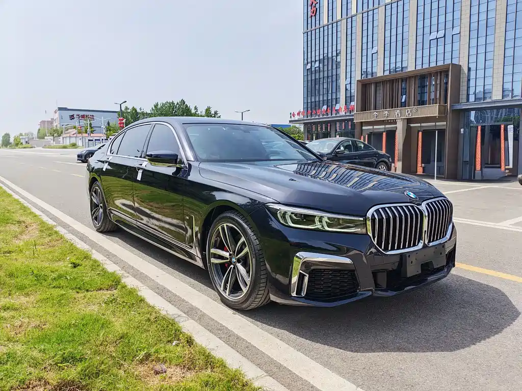 BMW 7 Series 2021 730Li M Sport Package - фото 3