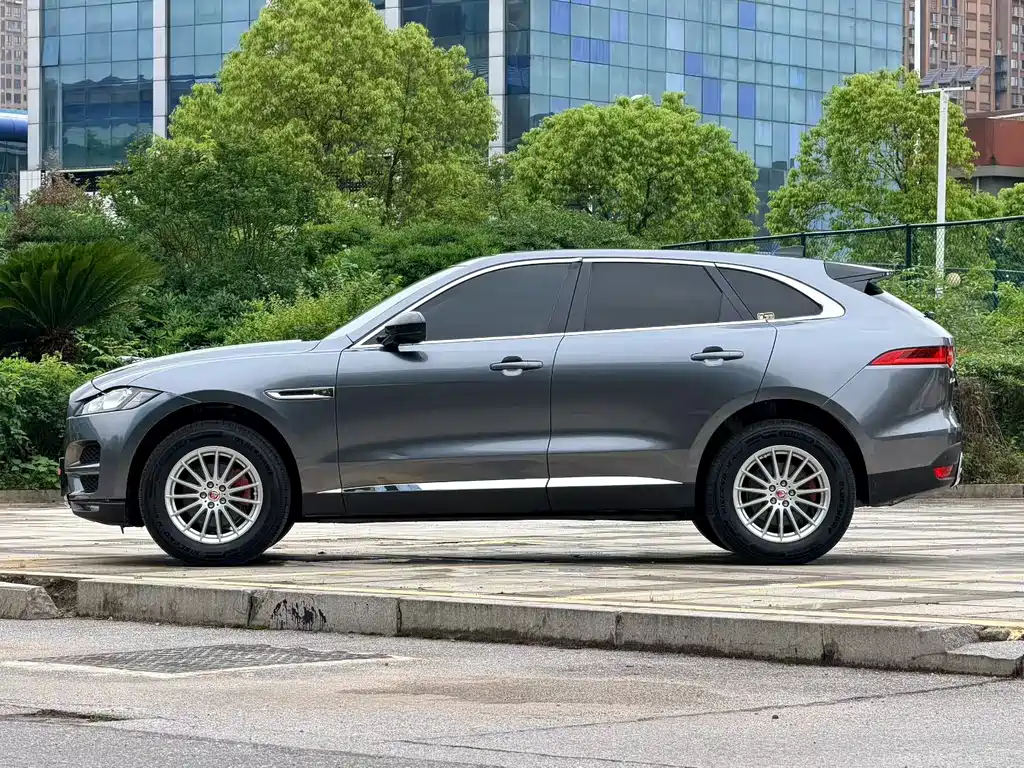 捷豹F-PACE 2018款 2.0T 两驱都市尊享版