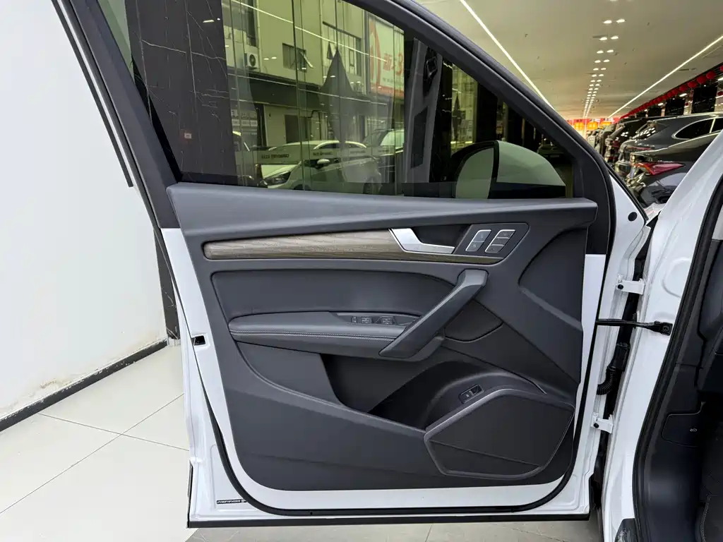 Audi Q5L 2023 40 TFSI Luxury Elegant