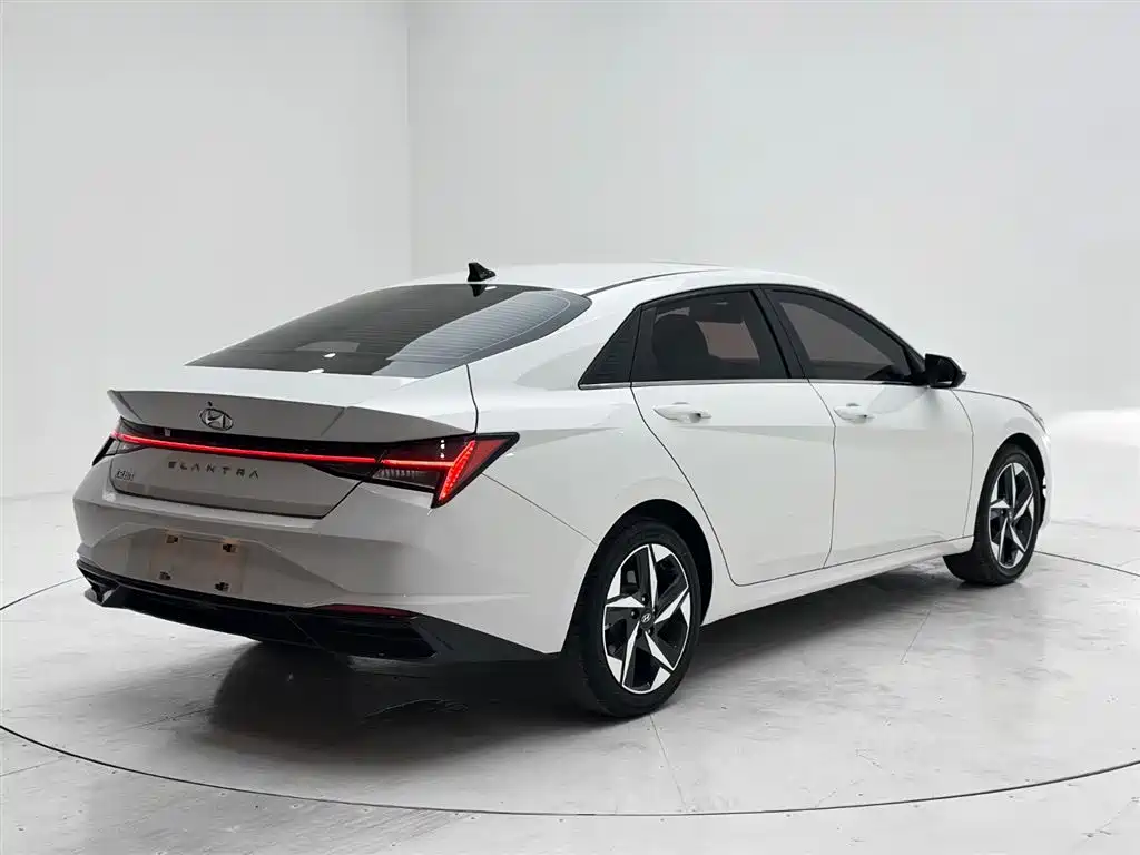 Hyundai Elantra 2022 1.5L CVT LUX Premium Edition