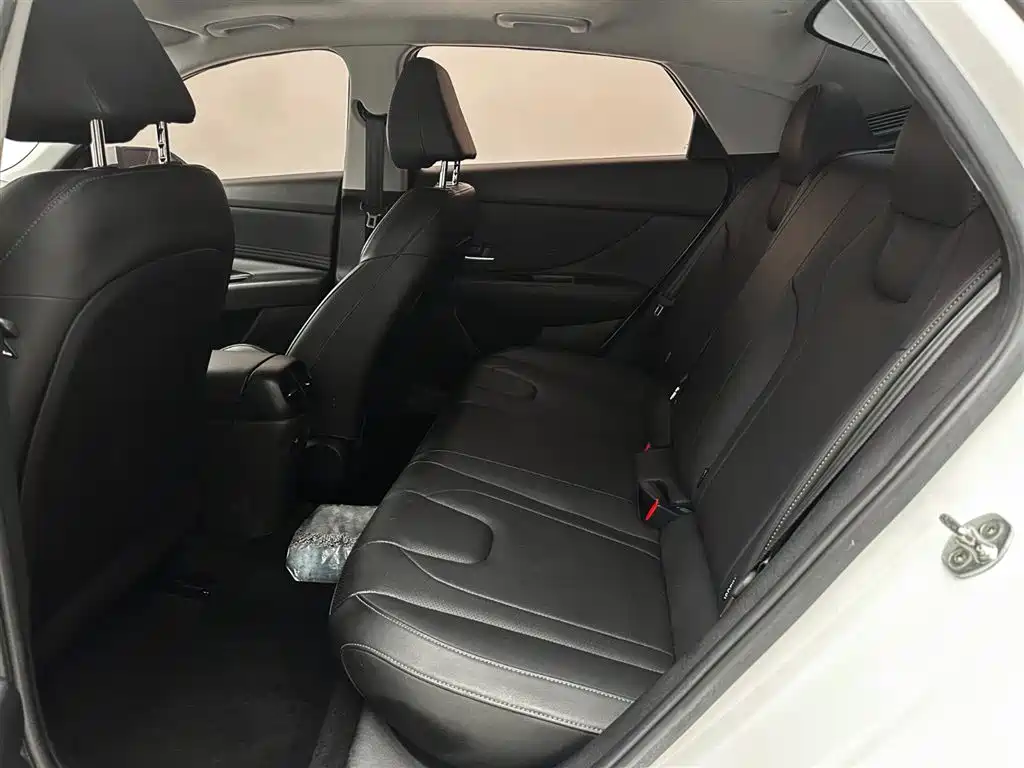 Hyundai Elantra 2022 1.5L CVT LUX Premium Edition