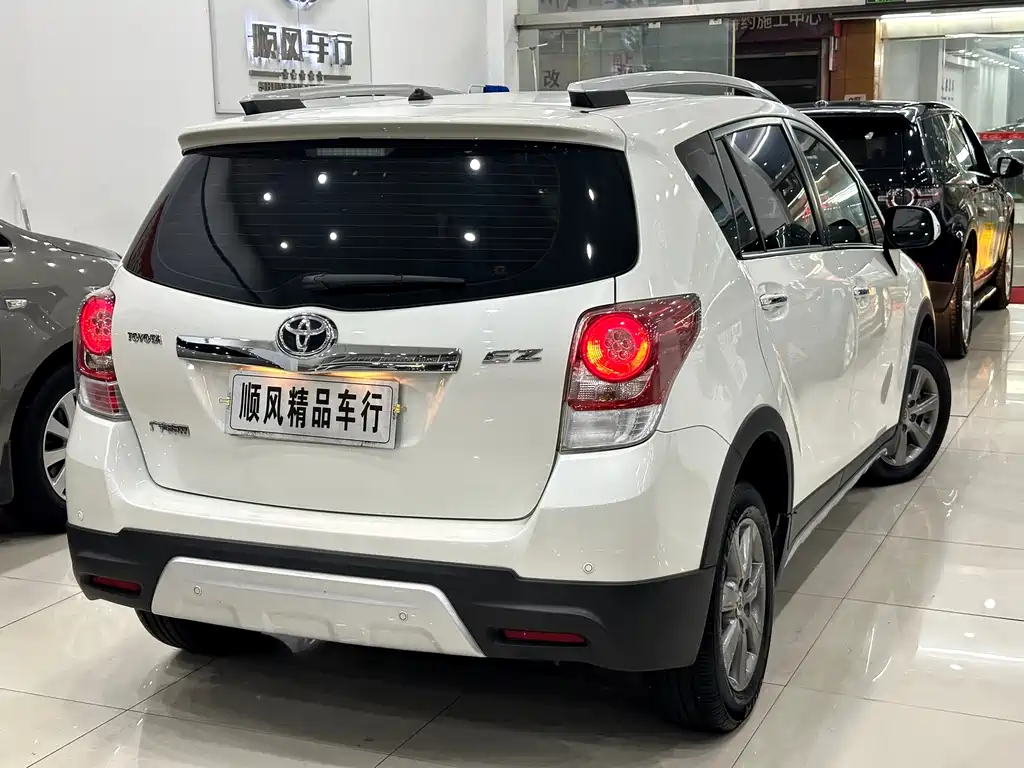 Yizhi 2015 180E CVT Crossover Edition
