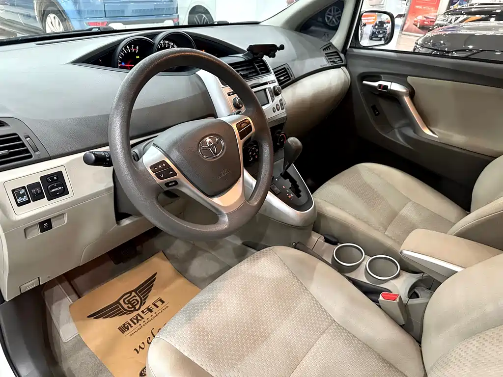 Yizhi 2015 180E CVT Crossover Edition