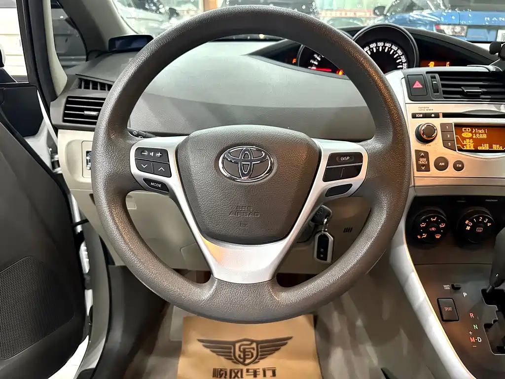 Yizhi 2015 180E CVT Crossover Edition