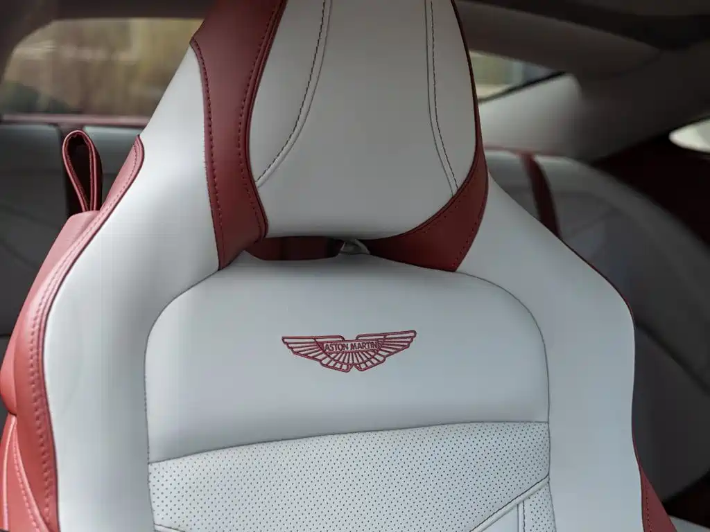 Aston Martin DBS Superleggera V12 Coupe
