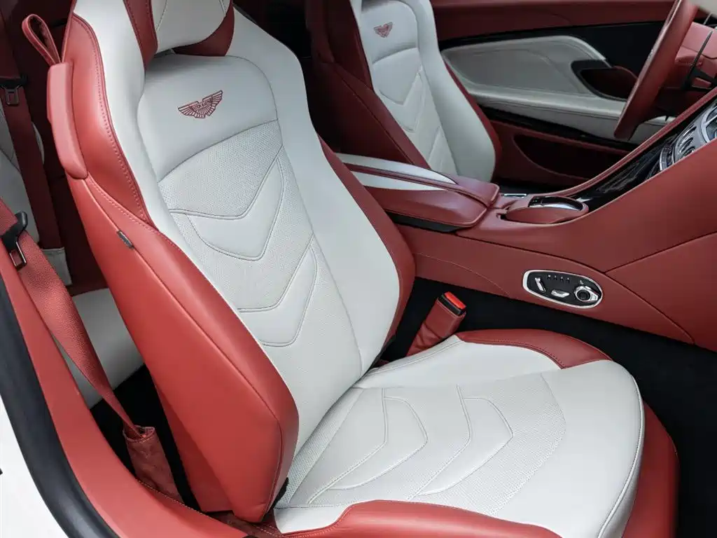 Aston Martin DBS Superleggera V12 Coupe