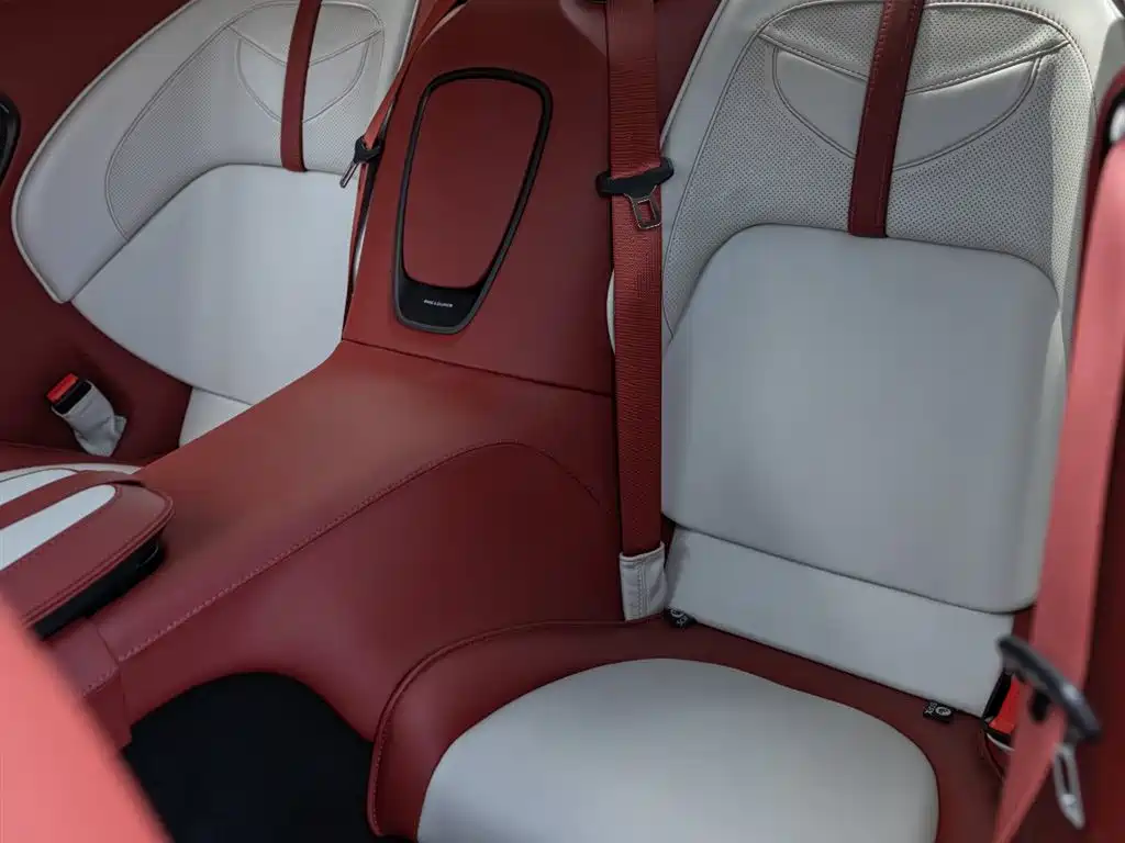 Aston Martin DBS Superleggera V12 Coupe