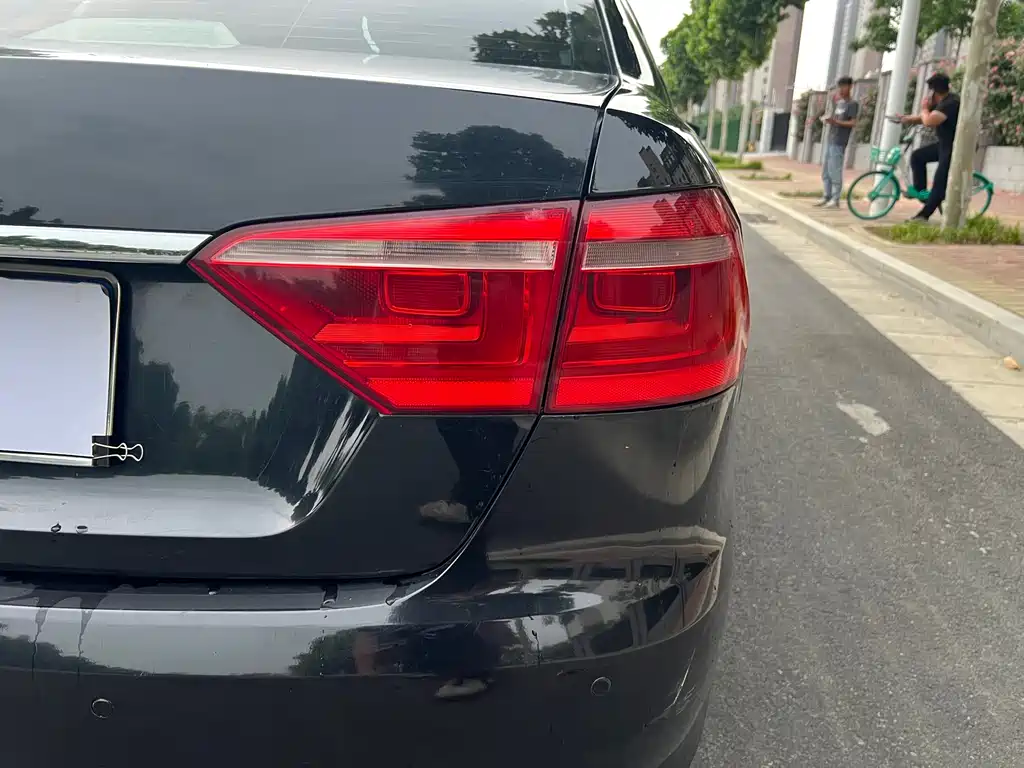 Volkswagen Lavida 2013 Classic Facelift 1.6L Automatic Comfort Edition