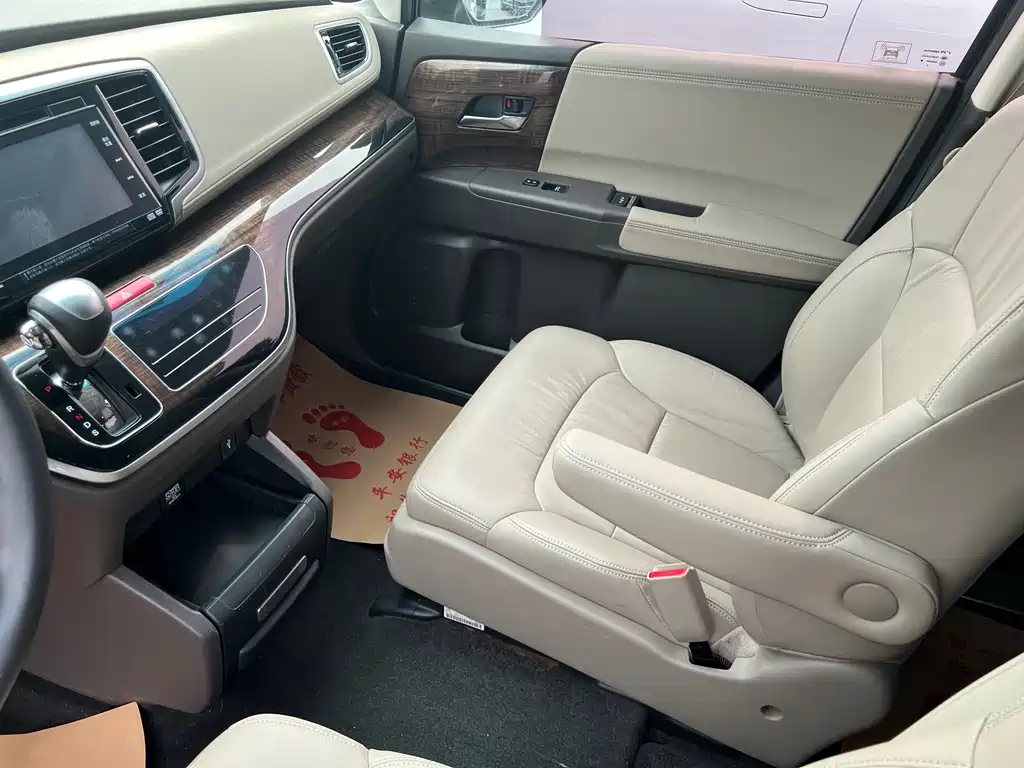Odyssey 2015 Facelift 2.4L Supreme Edition