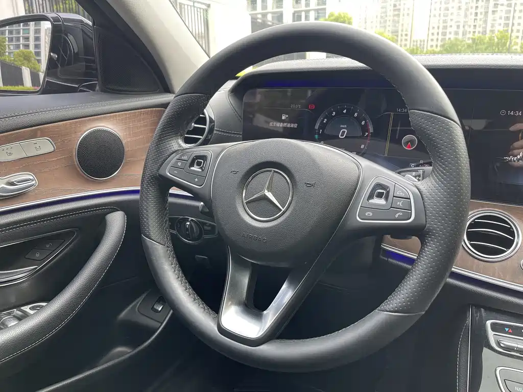 Mercedes-Benz E-Class 2016 E 300 L Fashion