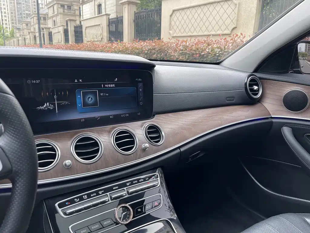 Mercedes-Benz E-Class 2016 E 300 L Fashion