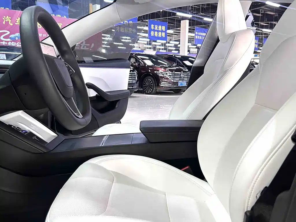 Tesla Model 3 2025 RWD
