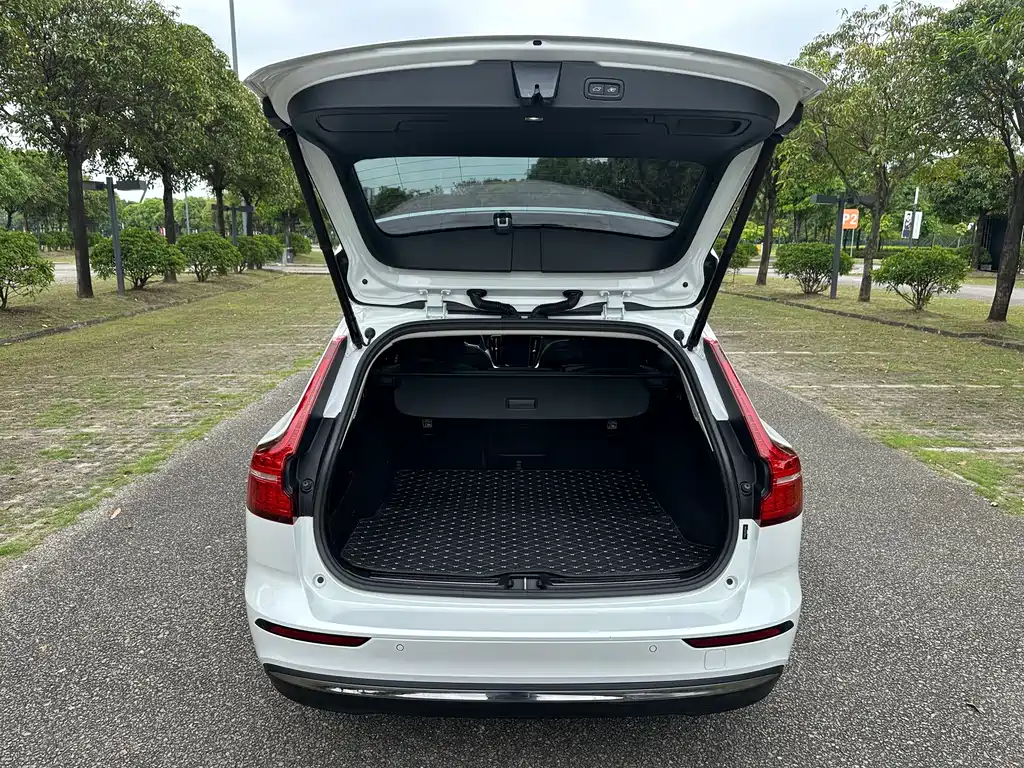 Volvo V60 2023 B5 Inscription