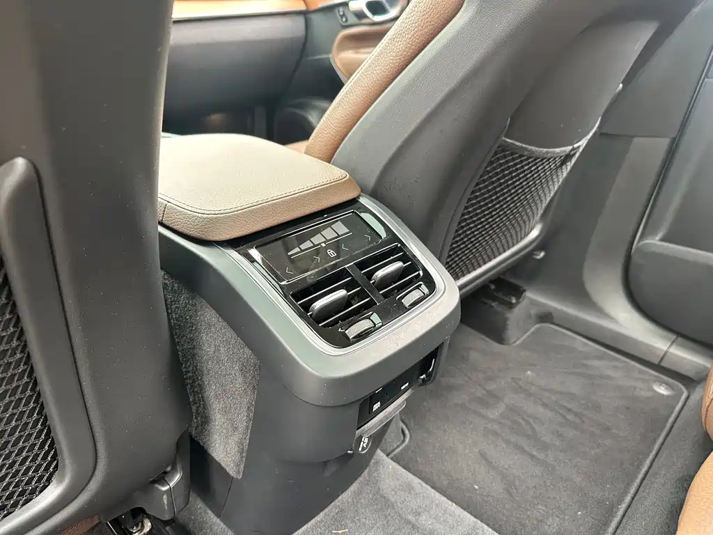 Volvo XC90 2020 T6 Momentum Luxury 7-Seater