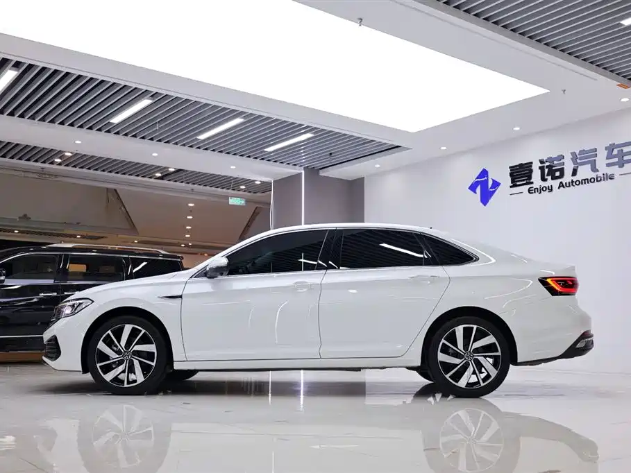 Volkswagen Sagitar 2025 Facelift 300TSI DSG Beyond Edition