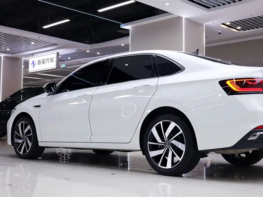 Volkswagen Sagitar 2025 Facelift 300TSI DSG Beyond Edition