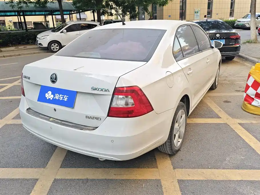 Skoda Rapid 2015 1.6L Manual Zhixuan