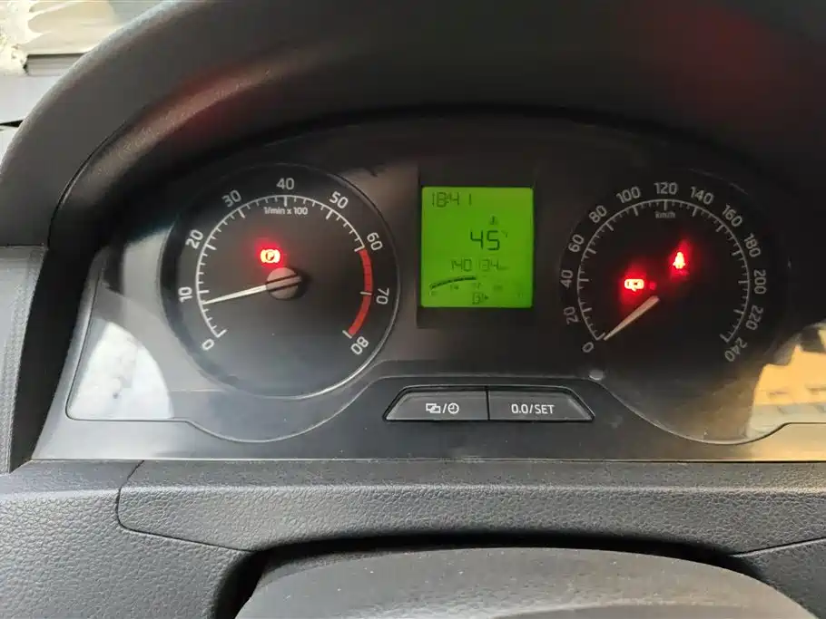 Skoda Rapid 2015 1.6L Manual Zhixuan