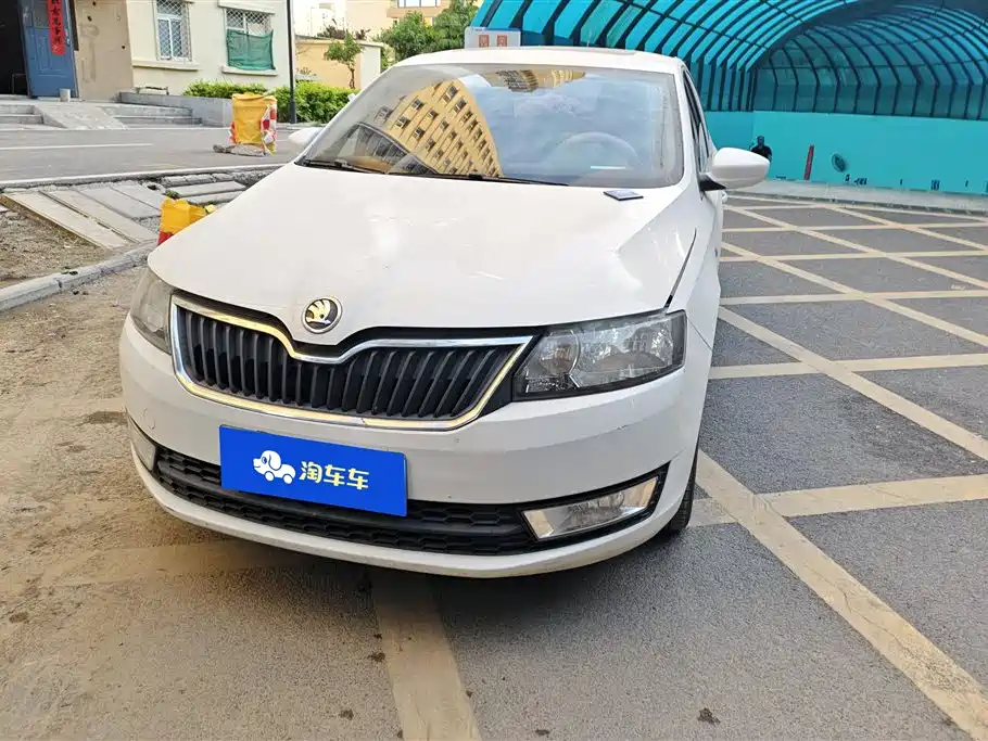 Skoda Rapid 2015 1.6L Manual Zhixuan