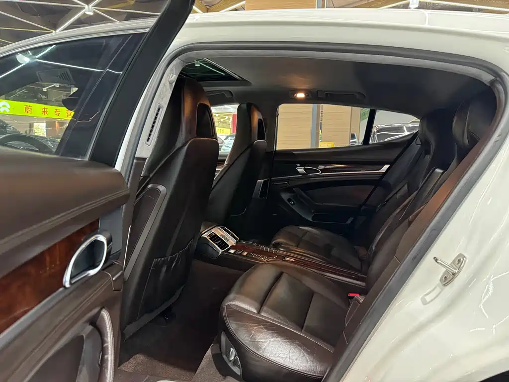 Porsche Panamera 2010 Panamera Turbo 4.8T