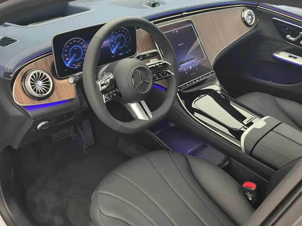 Mercedes-Benz EQE 500 4MATIC Luxury Edition 2025