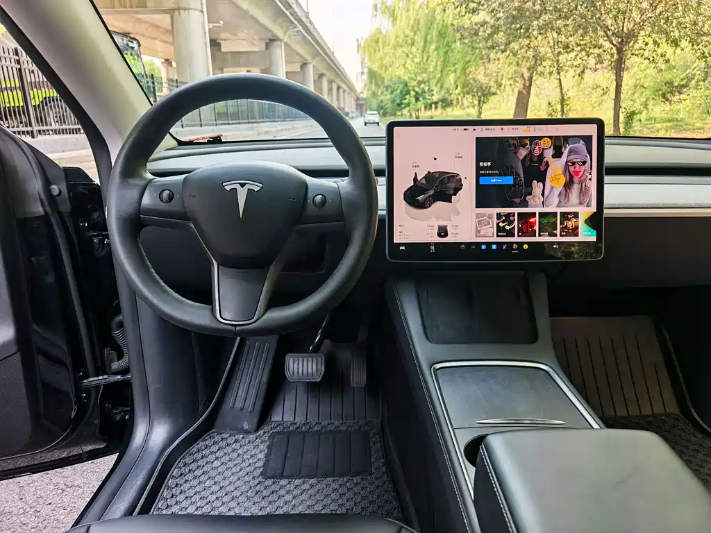 Model Y 2023 Rear-Wheel Drive