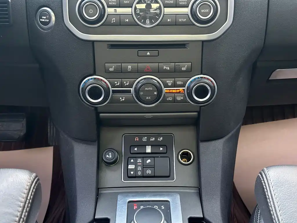 Land Rover Discovery 2015 3.0 SC V6 SE