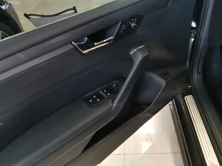 Volkswagen Passat 2015 1.8TSI Automatic Zunrong Edition