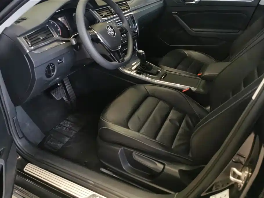 Volkswagen Passat 2015 1.8TSI Automatic Zunrong Edition
