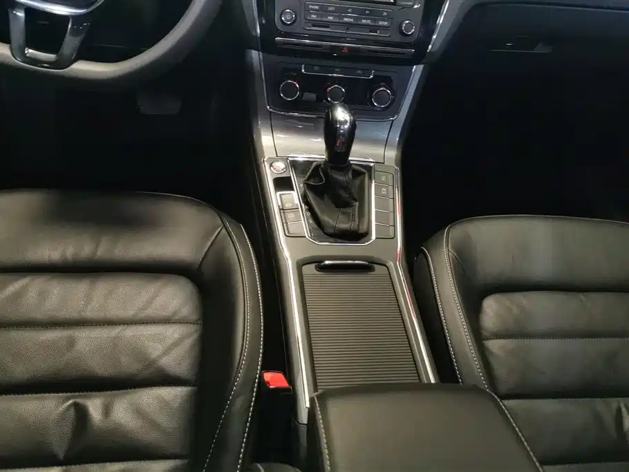 Volkswagen Passat 2015 1.8TSI Automatic Zunrong Edition