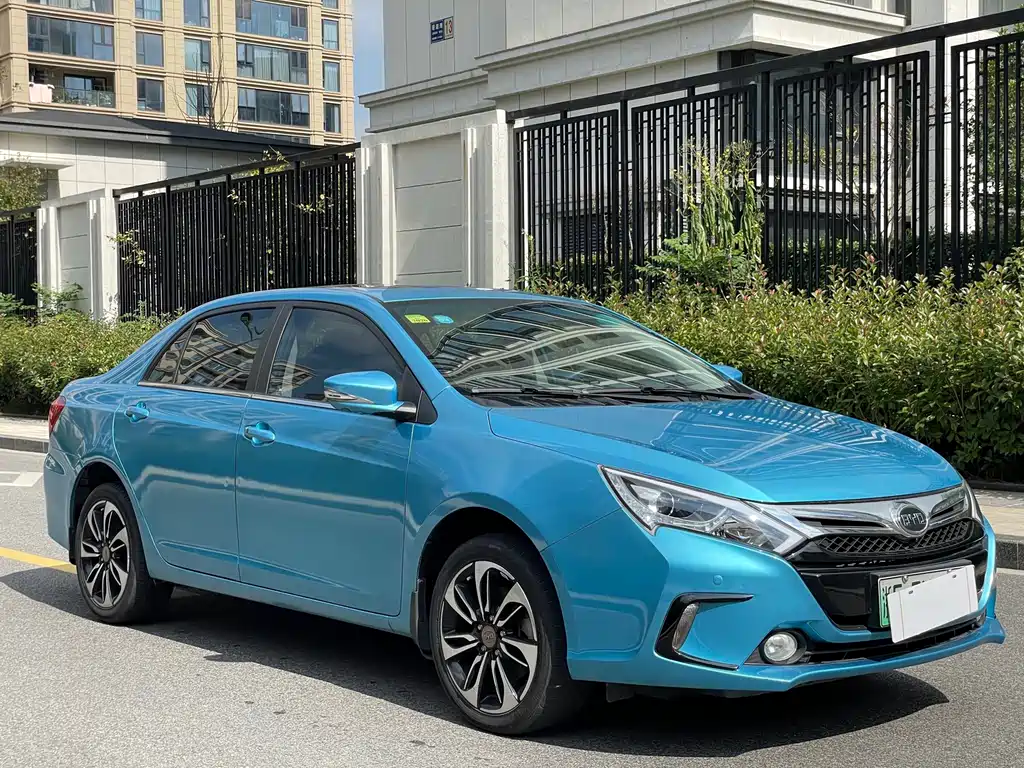 BYD Qin New Energy 2015 1.5T Dual Crown Flagship Plus Edition