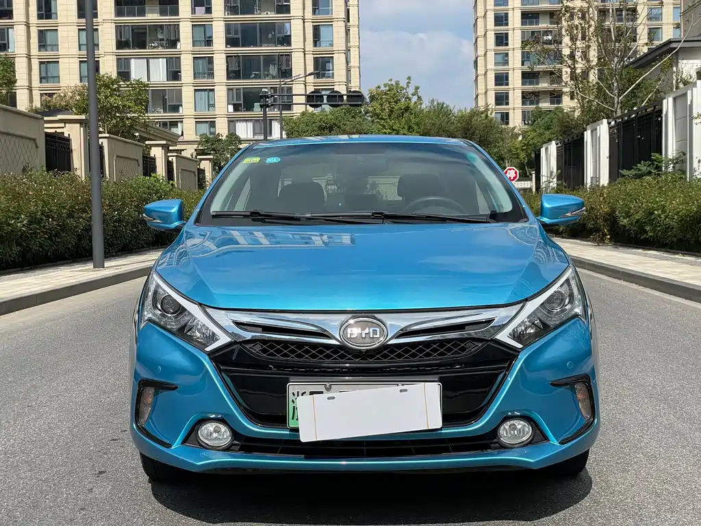 BYD Qin New Energy 2015 1.5T Dual Crown Flagship Plus Edition