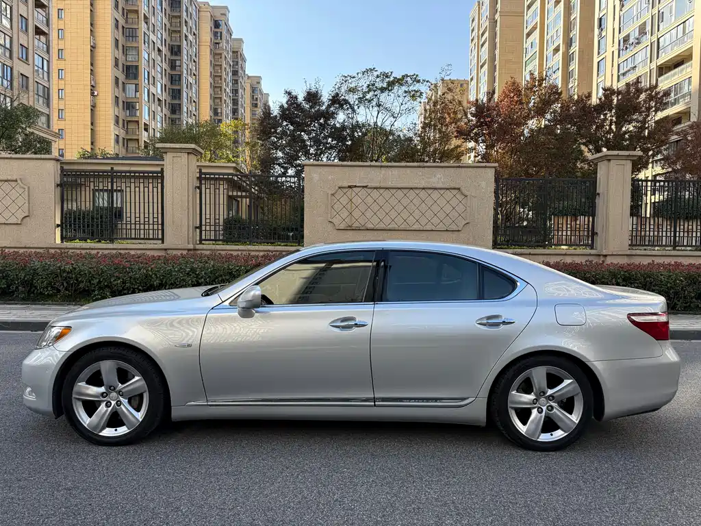 Lexus LS 460 L 2006