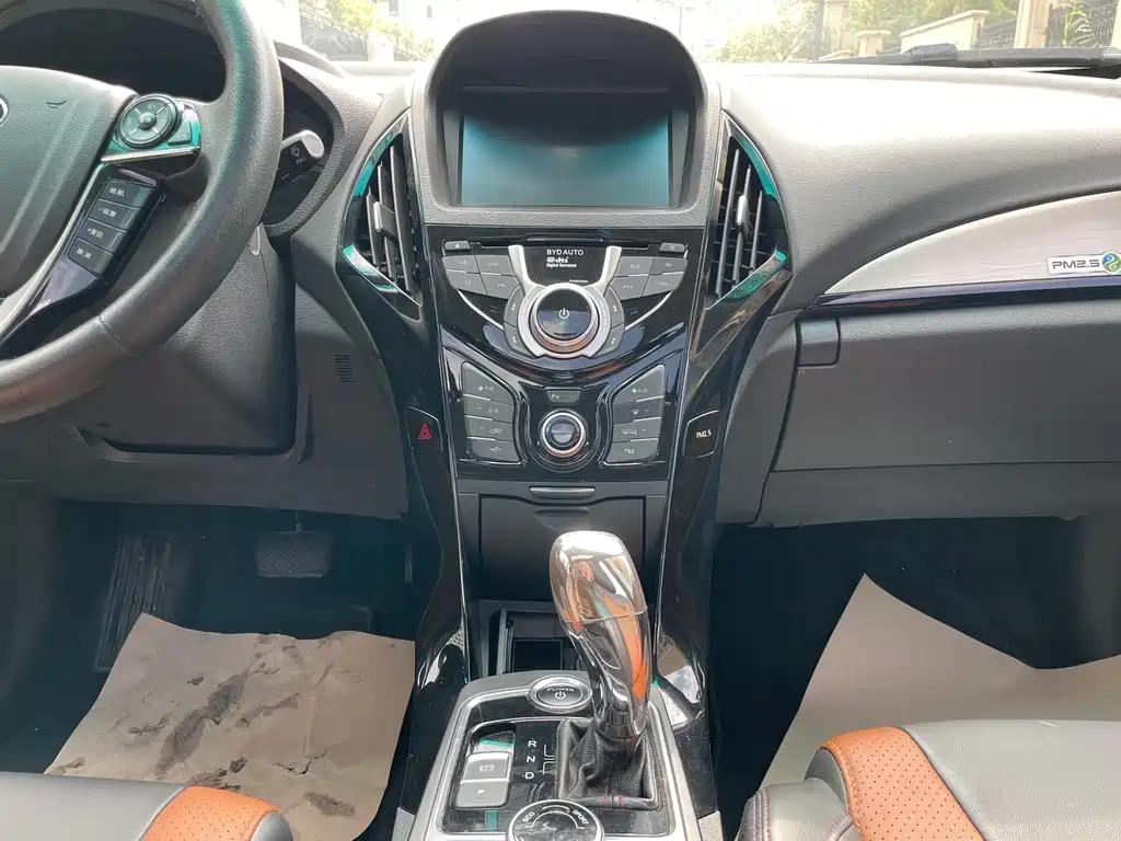 BYD Qin New Energy 2015 1.5T Dual Crown Flagship Plus Edition
