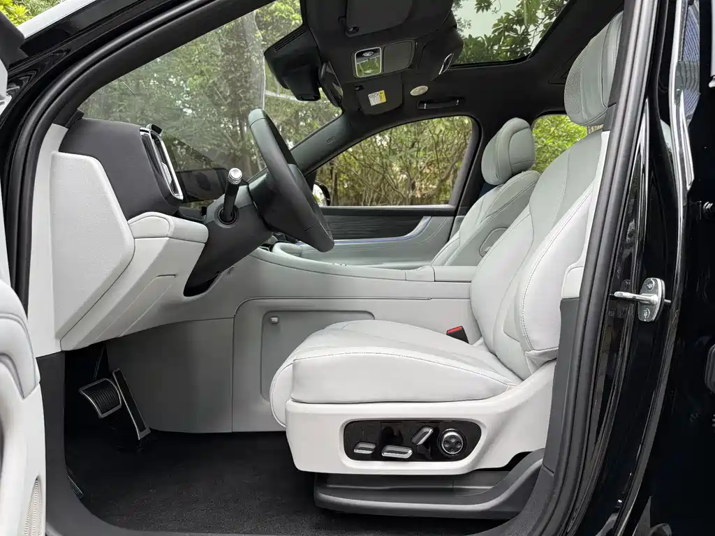 AITO M9 2025 EREV Ultra Edition 52kWh 6-Seater (192-line LiDAR)