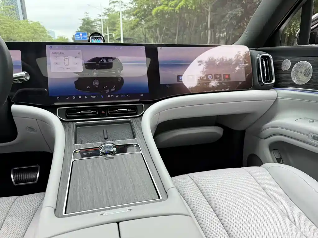 AITO M9 2025 EREV Ultra Edition 52kWh 6-Seater (192-line LiDAR)