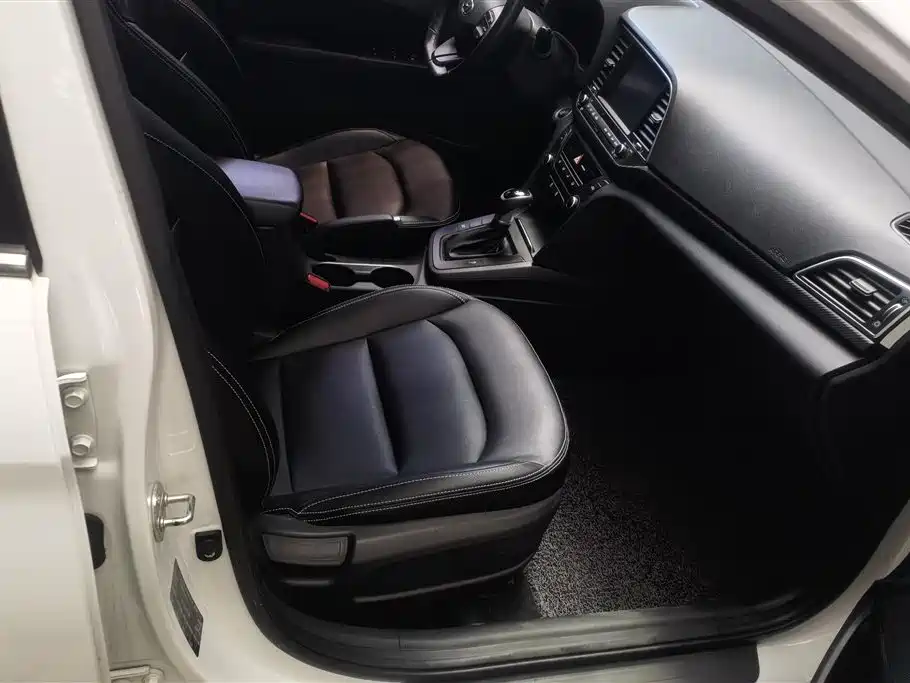 Hyundai Elantra Lingdong 2018 1.4T DCT Xuandong Vitality Edition