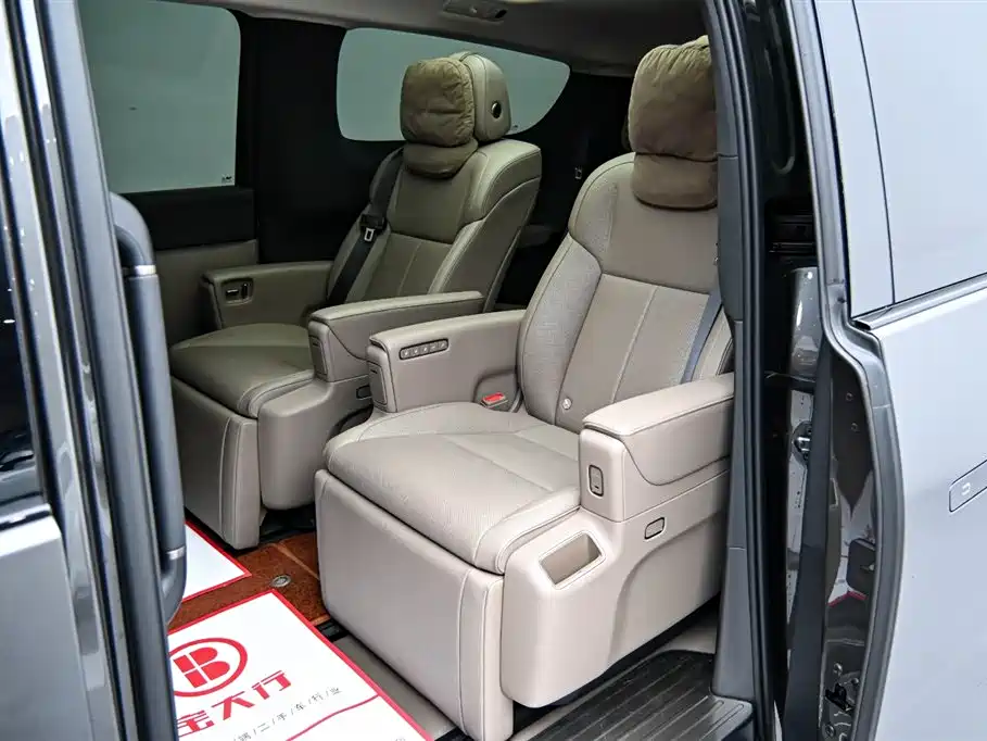 Li Auto MEGA 2025 model Home Family Special Edition